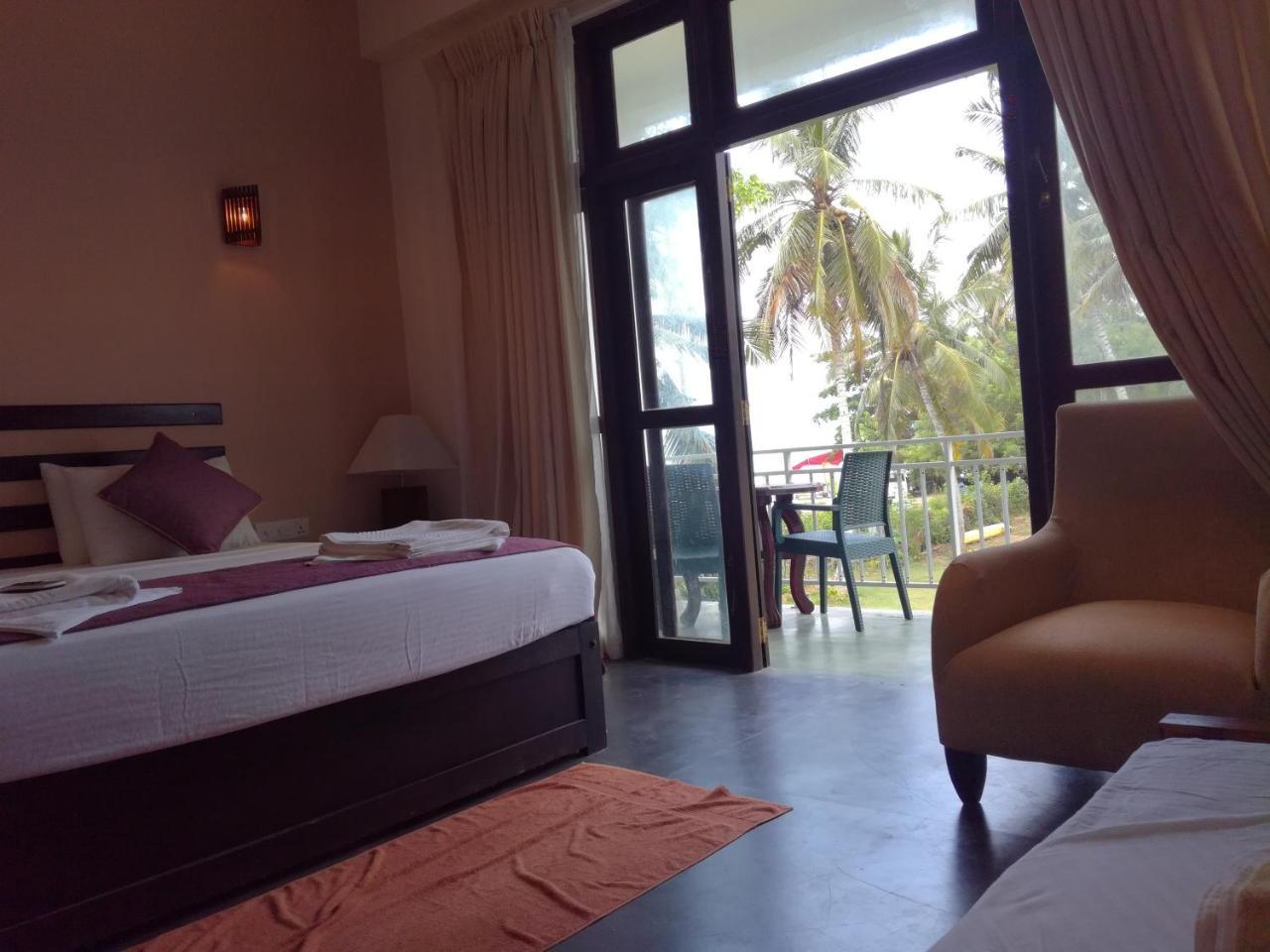 Seacoast Sanctuary Beach Hotel Dikwella Bagian luar foto